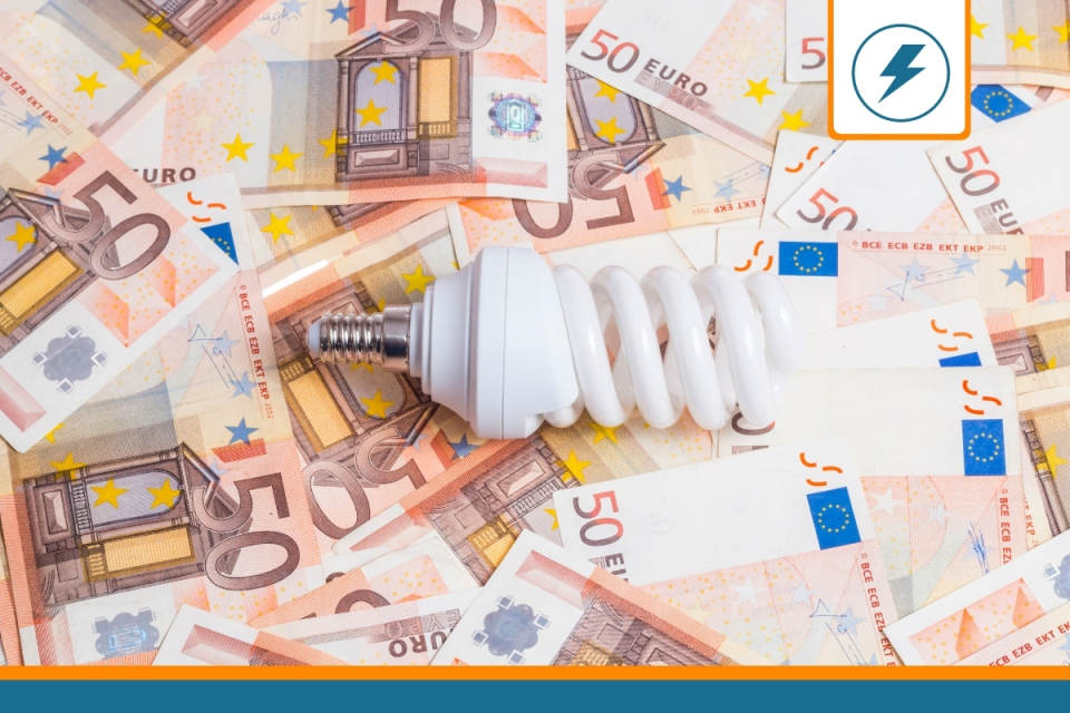 billets en euros et ampoule représentant le prix de l'énergie